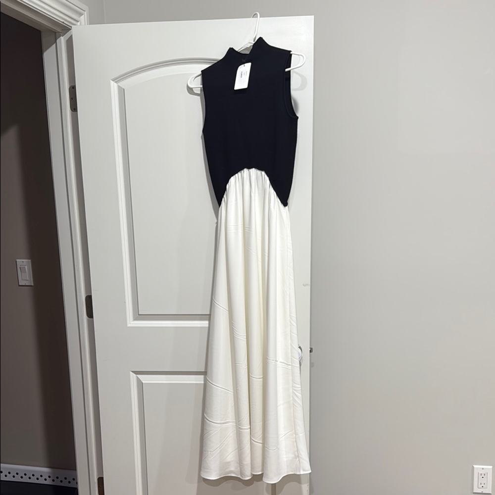 Elegant Black and White Sleeveless Dress - XS